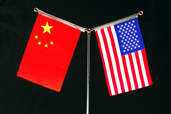 National flags of China and the United States. [File photo: IC]