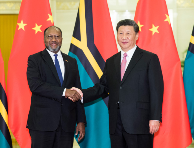 Chinese President Xi Jinping meets with Vanuatuan Prime Minister Charlot Salwai in Beijing on May 28, 2019. [Photo: Xinhua]
