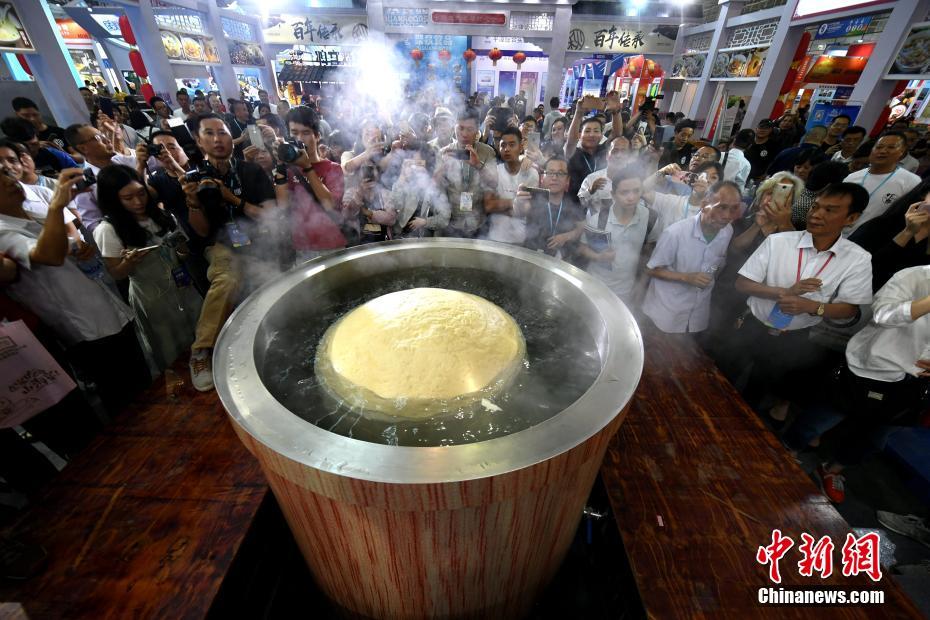 Giant fish ball sets world record in Fuzhou - China Plus