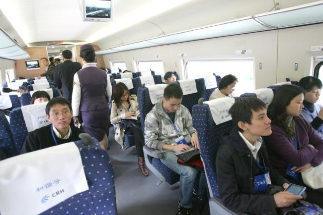 The high-speed train offers comfort, cleanliness and efficiency to passengers compared with a traditional train. [Photo: dfic.cn]