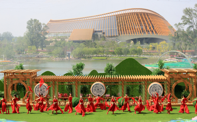 The 11th Beijing Dragon Boat Cultural Festival opens at the Beijing International Horticultural Exhibition on June 6, 2019. [Photo: VCG]