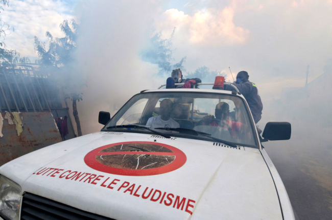In this file photo taken on June 3, 2019 officers of the National institute for public hygiene (INHP) are at work to fumigate an area to prevent mosquitos from breeding, in Abidjan, as part of a campaign against the mosquito borne virus dengue. [Photo: AFP]