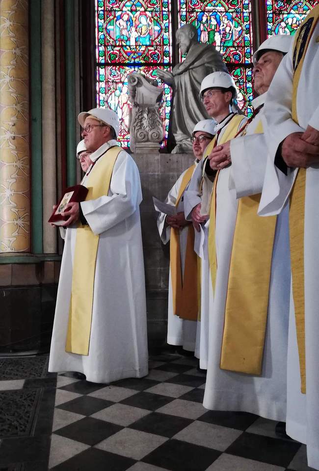 The Archbishop of Paris Michel Aupetit leads the first mass in a side chapel two months to the day after a devastating fire engulfed the Notre-Dame de Paris cathedral, in Paris, France June 15, 2019. [Photo: VCG]