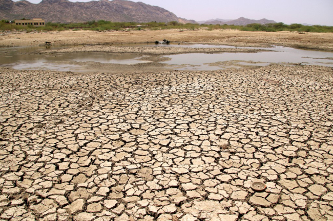 A general view of a lake running dry on a hot summer day near Ajmer on June 2, 2019. [Photo: AFP/Himanshu Sharma]