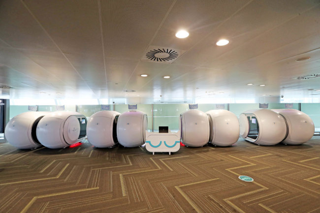 Several capsules are placed at a rest area at Terminal 3 at Hangzhou Xiaoshan International Airport on June 23, 2019. [Photo: IC]