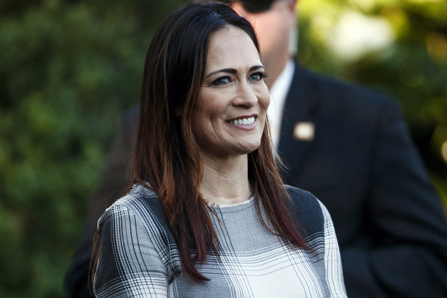 In this June 21, 2019 photo, Stephanie Grisham, spokeswoman for first lady Melania Trump, watches as President Donald Trump and the first lady greet attendees during the annual Congressional Picnic on the South Lawn in Washington. First lady Melania Trump has announced that Grisham will be the new White House press secretary. Grisham, who has been with President Donald Trump since 2015, will also take on the role of White House communications director. [Photo: IC]