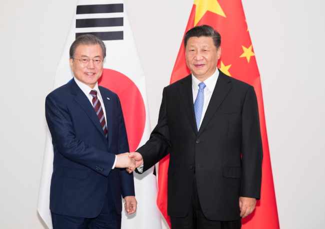 Chinese President Xi Jinping (R) meets with South Korean President Moon Jae-in in Osaka, Japan, June 27, 2019. [Photo: Xinhua/Huang Jingwen]