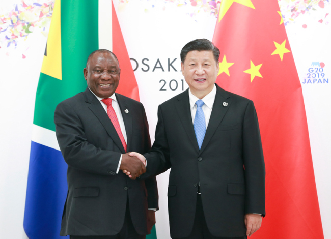Chinese President Xi Jinping (R) meets with his South African counterpart, Cyril Ramaphosa, on the sidelines of a summit of the Group of 20 (G20) major economies in Osaka, Japan on Friday, June 28, 2019. [Photo: Xinhua]