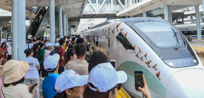 Citizens are taking photos for one of the bullet trains used to carry passengers across Haikou city, south China’s Hainan Province, on July 1, 2019. [Photo: VCG]