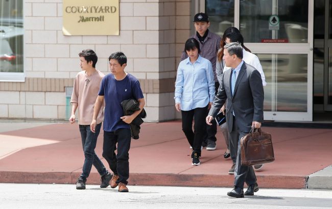 Father Ronggao Zhang (2-R), brother Zhengyang Zhang (L), mother Lifeng Ye (C), of Yingying Zhang cross the street as they arrive with their lawyer Wang Zhidong (R) at the US Courthouse as sentencing of Brendt Christensen begins in the 2017 disappearance and killing of Yingying Zhang, a visiting scholar from China whose body has not been found, on July 8, 2019 in Peoria, Illinois. [File Photo: VCG/AFP/Kamil Krzaczynski]