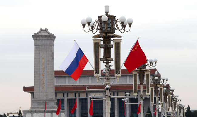 National flags of China and Russia. [File photo: IC]
