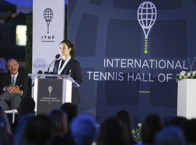 Tennis Hall of Fame inductee Li Na speaks to the crowd during ceremonies at the International Tennis Hall of Fame, Saturday, July 20, 2019, in Newport, Rhode Island. [Photo: IC]