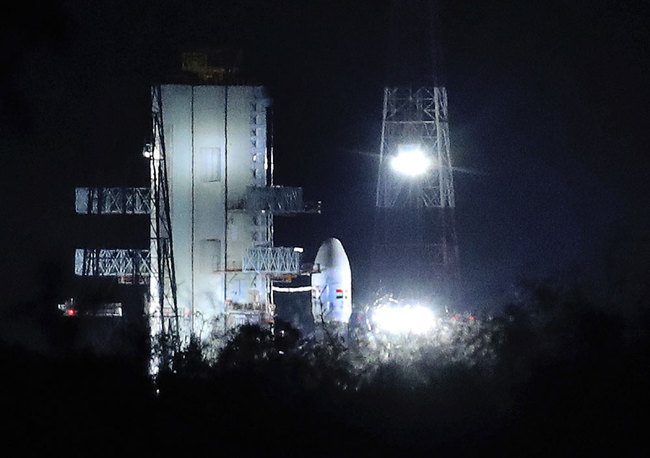 Indian Space Research Organization (ISRO)'s Geosynchronous Satellite launch Vehicle (GSLV) MkIII carrying Chandrayaan-2 stands at Satish Dhawan Space Center after the mission was aborted at the last minute at Sriharikota, in southern India, Monday, July 15, 2019. [File photo: AP via IC/Manish Swarup]