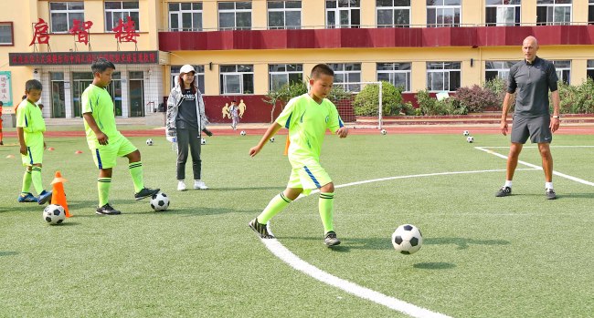 Students are receiving football training, at a primary school, in Qinhuangdao, Hebei Province, on June 27, 2019. [File Photo: IC] 