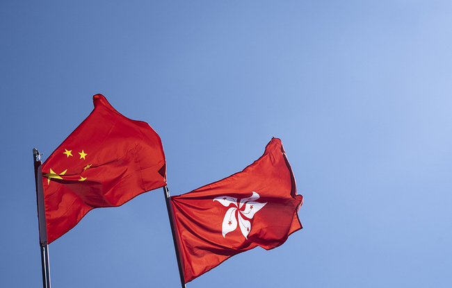 The national flag of China and the regional flag of Hong Kong SAR. [Photo: IC]