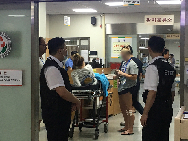 Foreign athletes who are in South Korea for the 18th FINA World Championships are taken to an emergency room after suffering injuries from a loft collapse inside a nightclub, at a hospital in Gwangju, South Korea, July 27, 2019. [Photo: EPA via IC]