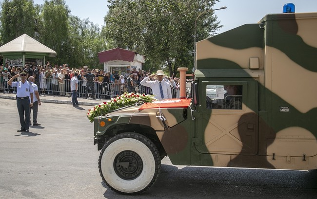 Body of Tunisian President Beji Caid Essebsi, died at age 92, is being carried with a military convoy to his house in Tunis, Tunisia on July 26, 2019. [File Photo: VCG]