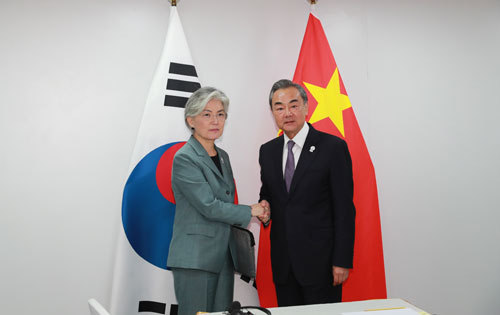 Chinese State Councilor and Foreign Minister Wang Yi meets with South Korean Foreign Minister Kang Kyung-wha in Bangkok, capital of Thailand, on Thursday, August 1, 2019. [Photo: fmprc.gov.cn]
