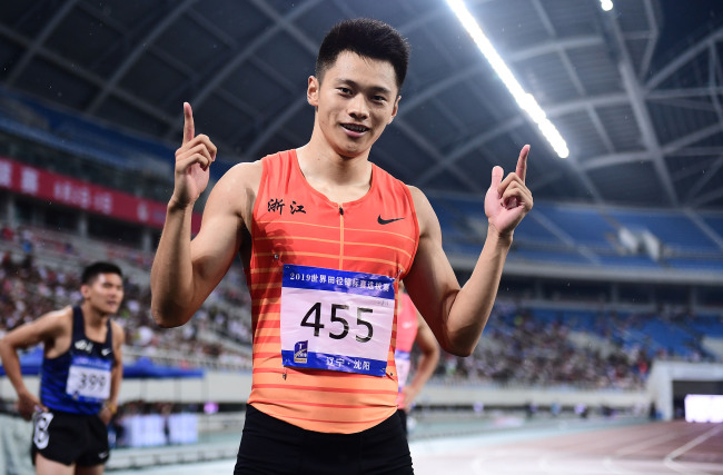 Xie Zhenye celebrates after beating Su Bingtian in the men's 100m final at China's national trials on Friday, August 2, 2019. [File photo: VCG]