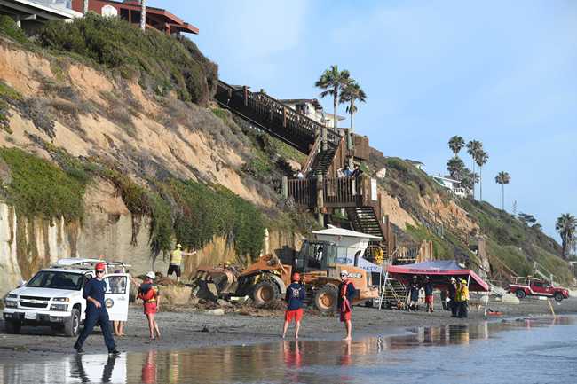 Search and rescue personnel work at the site of a cliff collapse at a popular beach Friday, Aug. 2, 2019, in Encinitas, Calif. At least one person was reportedly killed, and multiple people were injured, when an oceanfront bluff collapsed Friday at Grandview Beach in the Leucadia area of Encinitas, authorities said.[Photo: AP/Denis Poroy]