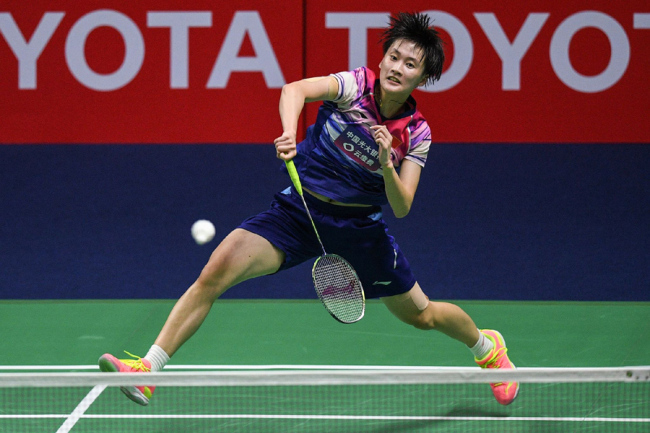 China's Chen Yufei hits a shot against Thailand's Ratchanok Intanon during their women's singles final match at the Thailand Open badminton tournament in Bangkok on August 4, 2019. [Photo: VCG]