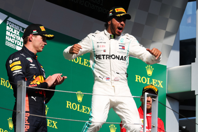 Lewis Hamilton (Center) celebrates for the victory on the podium following the Hungarian Grand Prix win on Aug 4, 2019. [Photo: IC]