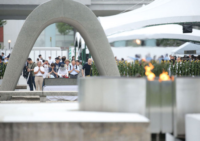 People pray for victims prior to the memorial service for atomic bomb victims at the Peace Memorial Park in Hiroshima on August 6, 2019. [Photo: JIJI PRESS/AFP via VCG]