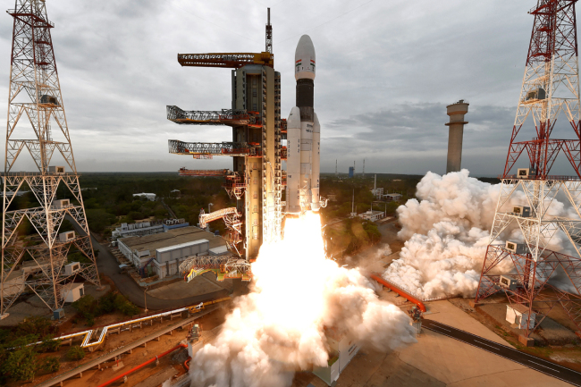 A handout photo made available by the Indian Space Research Organization (ISRO) shows ISRO orbiter vehicle 'Chandrayaan-2', India's first moon lander and rover mission planned and developed by the ISRO GSLV MKIII-M1, blasting off from a launch pad at Satish Dhawan Space Center in Sriharikota, in the Southern Indian state of Tamil Nadu, India, July 22, 2019. [Photo: IC]