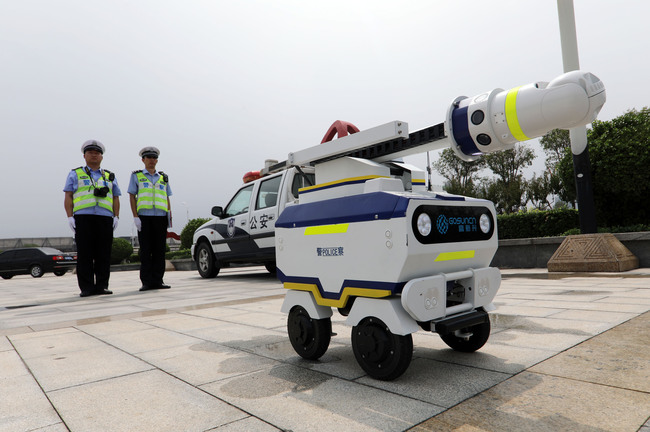 A traffic management robot in front of a train station in Handan, Hebei Province, on Wednesday, August 7, 2019. [Photo: IC]