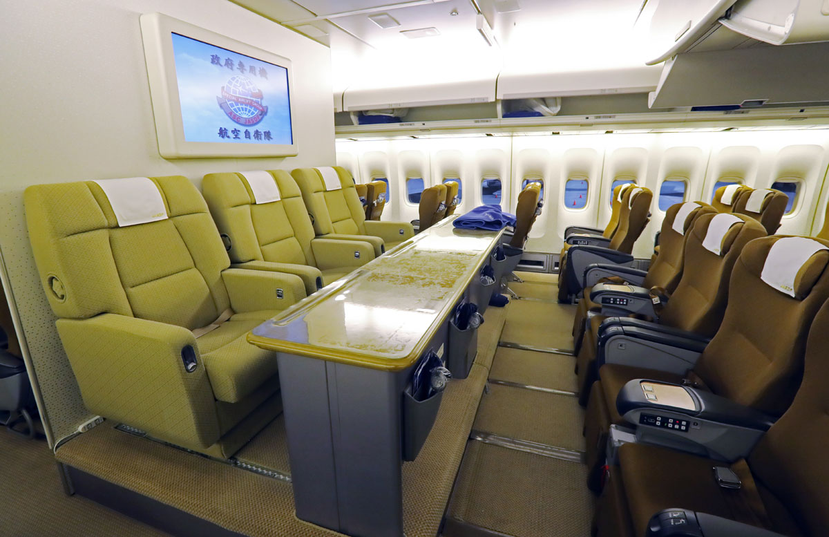 Air force one outlet press cabin