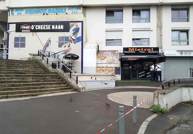 Policemen stand in front of the eatery where a waiter was shot dead by a customer allegedly angry at having to wait for a sandwich, in the eastern Paris suburb of Noisy-le-Grand on August 17, 2019. [Photo: VCG]