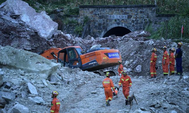 Rescue work is underway, in Ganluo County, Sichuan Province, on August 15, 2019. [Photo: VCG/China News Agency/Liu Zhongjun]