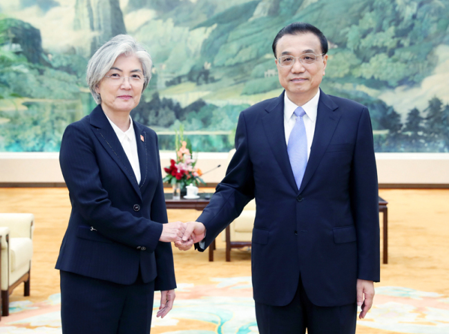 Chinese Premier Li Keqiang meets with visiting ROK Foreign Minister Kang Kyung-wha in Beijing on August 22, 2019. [Photo: gov.cn]
