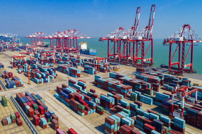 Containers are seen at a port in Guangzhou, Guangdong Province, on November 3, 2017. [File Photo: VCG]