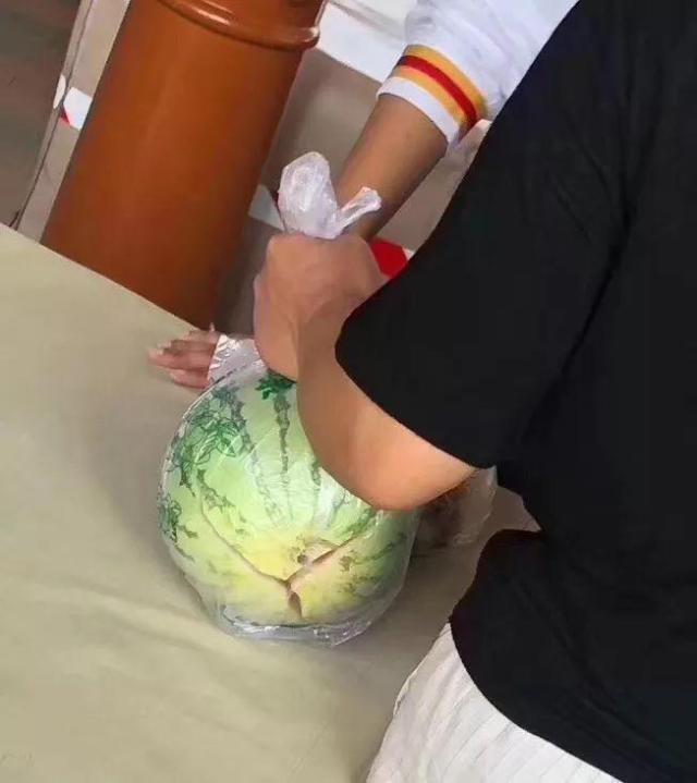 A tourist trying to bring a watermelon into Shanghai Disneyland. [Photo: Sina Weibo]