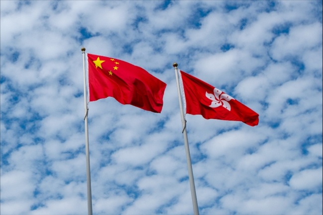 Flags of China and Hong Kong Special Administrative Region of the People's Republic of China flutter on a cloudy day in Hong Kong, China, December 11, 2018. [File Photo: IC]