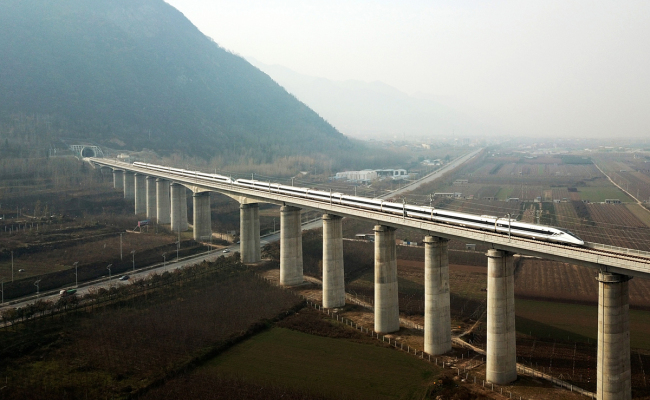 A high-speed train runs through the Qinling Mountains on December 6, 2017. [File Photo: VCG]