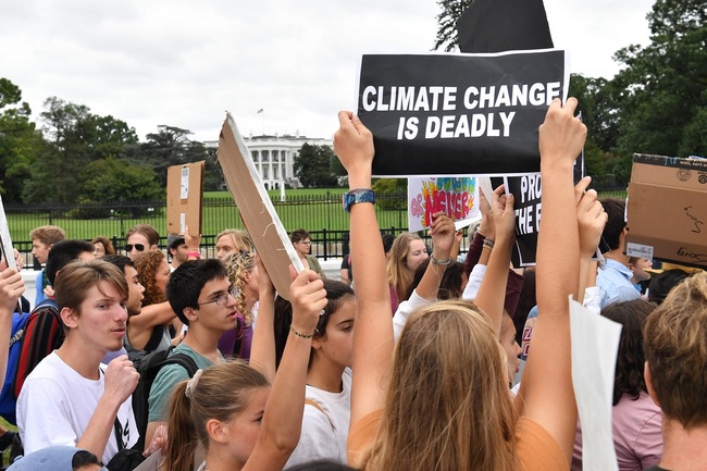 Teenagers and students take part in a climate protest outside the White House (background) in Washington on September 13, 2019. [Photo: AFP/Nicholas Kamm]