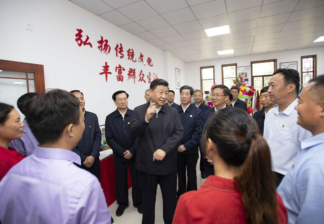 Xi Jinping, general secretary of the Communist Party of China Central Committee, talks with locals at a village during his inspection tour to central China's Henan Province. [Photo: Xinhua]