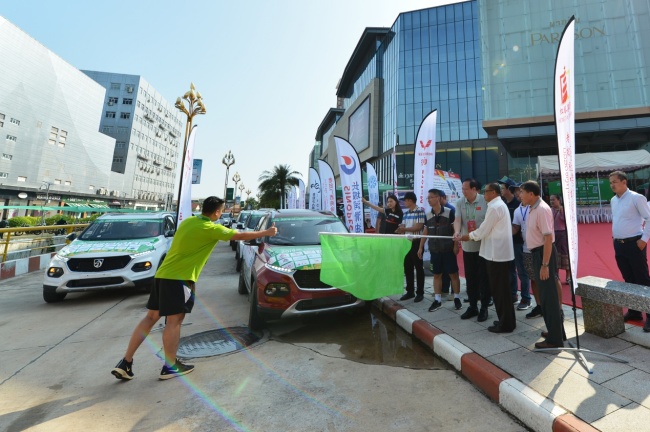 Cars participating in the China-ASEAN International Touring Assembly depart from the Vientiane World Trade Center on stage seven of the rally in Laos on Sep 17, 2019. [Photo provided to China Plus]