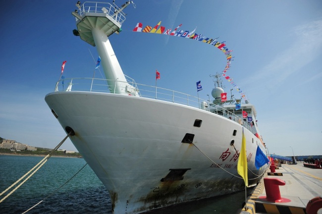 China's oceanographic research vessel "Xiangyanghong 01" docks at a port in Qingdao City, Shandong Province. [File Photo: IC]