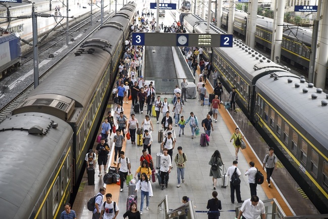 Nanchang Railway Station is crowded with travelers who finishes their journey in the National Day holiday and going back home and to work in Nanchang city, central China's Jiangxi province, October 7, 2019. [Photo: IC]