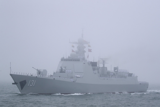 The type 052D guided-missile destroyer Taiyuan of the Chinese People's Liberation Army (PLA) Navy participates in a naval parade to commemorate the 70th anniversary of the founding of China's PLA Navy in the sea near Qingdao in eastern China's Shandong province, Tuesday, April 23, 2019. [File Photo: AP via IC]