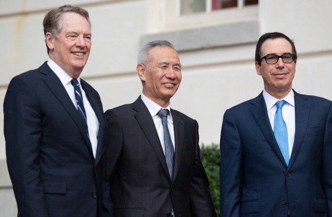 Chinese Vice Premier Liu He (C), U.S. Treasury Secretary Steven Mnuchin (R), and U.S. Trade Representative Robert Lighthizer (L) arrive at the Office of the US Trade Representative in Washington, DC, October 10, 2019. [Photo: VCG]