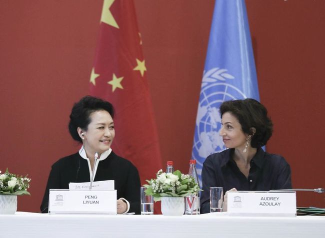 Peng Liyuan (L), wife of Chinese President Xi Jinping, and UNESCO special envoy for the advancement of girls' and women's education, attends the special session on girls' and women's education in Paris, France, March 26, 2019. [Photo: Xinhua/Ding Lin]