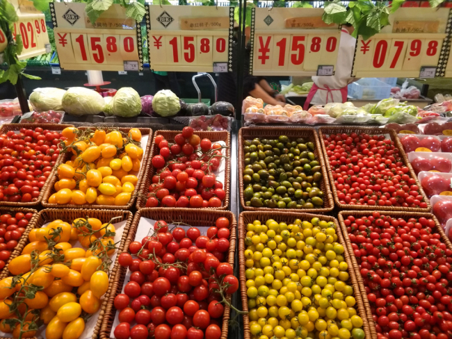 Fruit and vegetables are seen at a supermarket in Beijing, on October 10, 2019. [File Photo: IC]