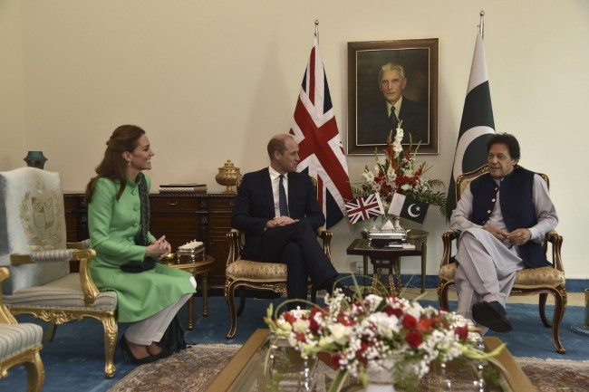 Pakistan's Prime Minister Imran Khan (R) meets with Britain's Prince William (C), Duke of Cambridge, and his wife Catherine (L), Duchess of Cambridge, at the Prime Minister House in Islamabad on October 15, 2019. [Photo: AFP]