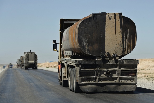 A convoy of oil trucks moves fuel produced in Kurdish-held areas, in Hassakeh province, Syria. [File Photo: IC]