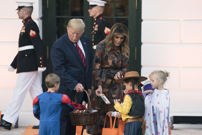 U.S. President Donald Trump and first lady Melania Trump participate in a Halloween celebration on the South Portico of the White House in Washington, DC on Monday, October 28, 2019. [Photo: VCG]