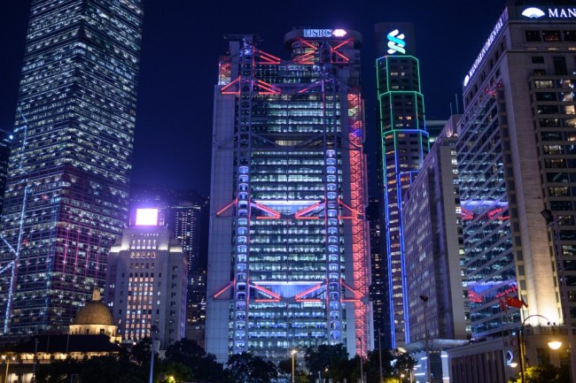 The photo, taken on October 24, 2019, shows a general view of the HSBC headquarters building (C) in Hong Kong. [Photo: AFP/ Philip FONG]